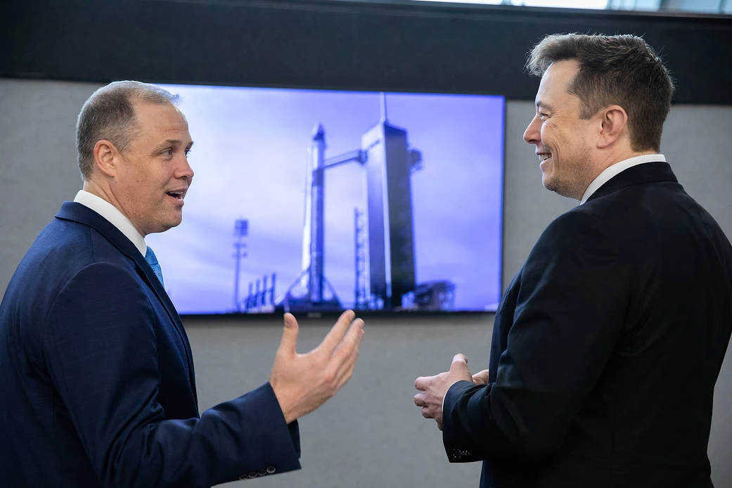 Jim Bridenstine and Elon Musk in NASA’s Kennedy launch control room